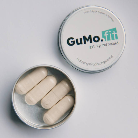 Produktdose offen: GuMo.fit Minis – Kleine Metalldose mit 4 Tabletten, perfekt für unterwegs, vor weißem Hintergrund präsentiert.